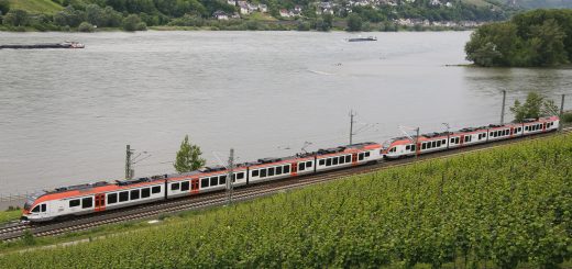 Rheingaubahn bei Lorch (© RMV - Helmut Vogler)