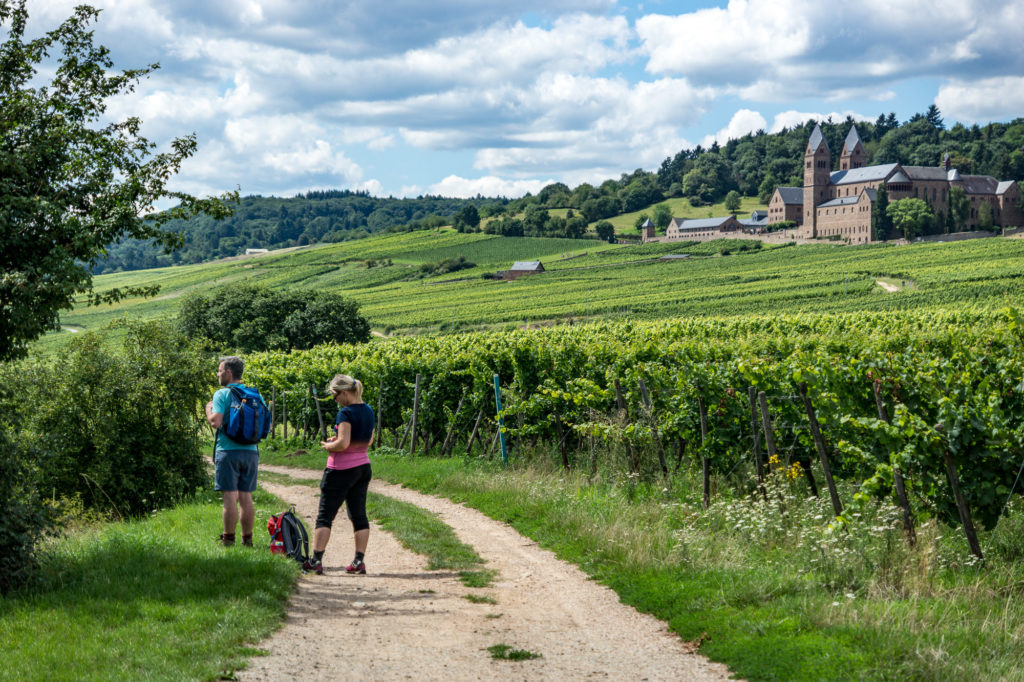 Wanderer vor St. Hildegard