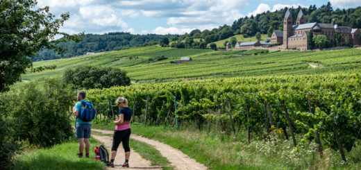 Wanderer vor St. Hildegard
